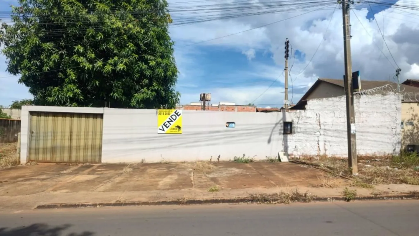 Lote 480m² todo murado e com portão, sendo 16,00m de fundo/frente e 30,00m de la...