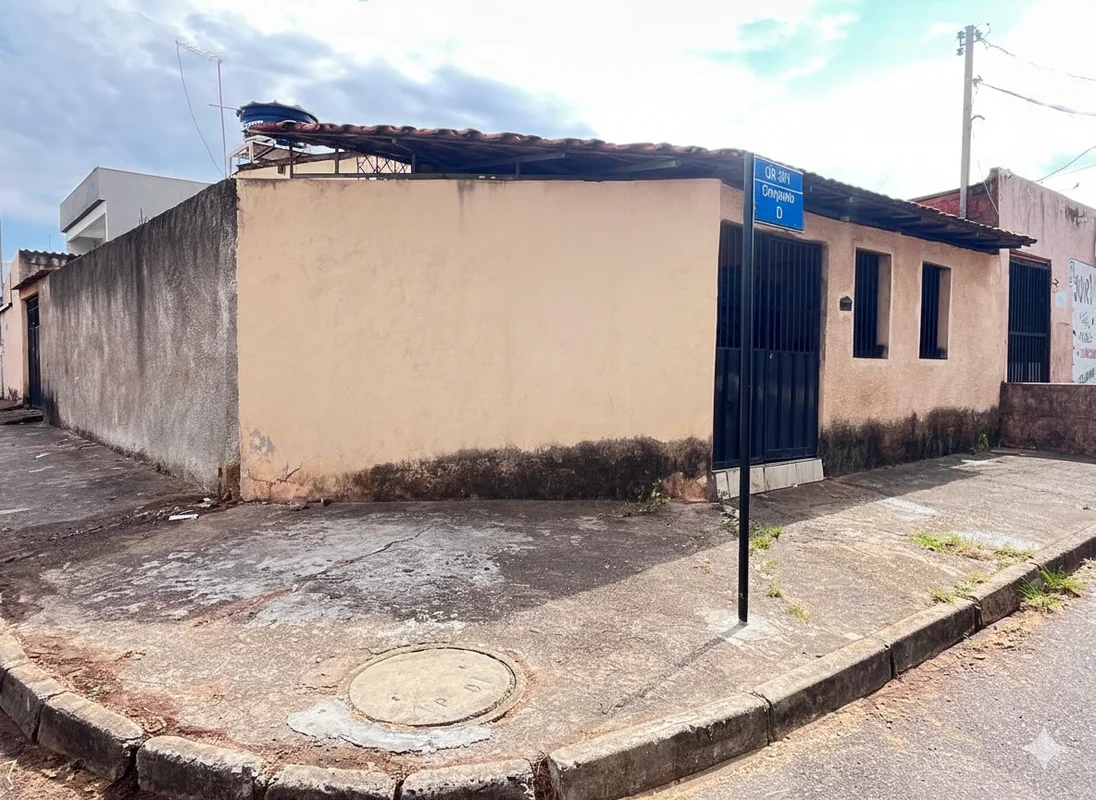 ?? Vende-se Casa em Santa Maria Sul - DFCasa aconchegante com:? 3 quartos? Sala ...
