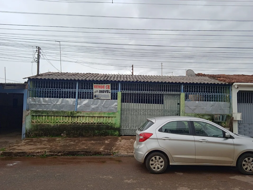 VENDE-SE UMA CASA NA QNN 23 CEILÂNDIA NORTECasa composta de 03 quartos, sala, co...