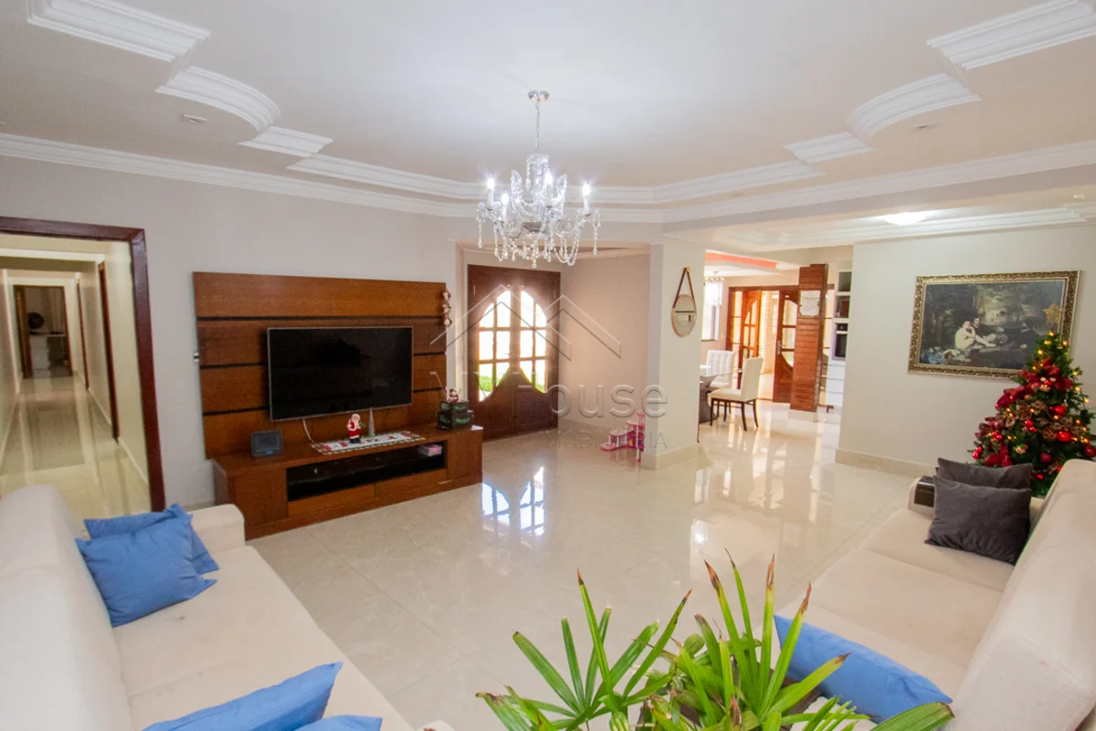 Casa à venda no Centro, com 2 salas de visitas, cozinha com armários planejados ...