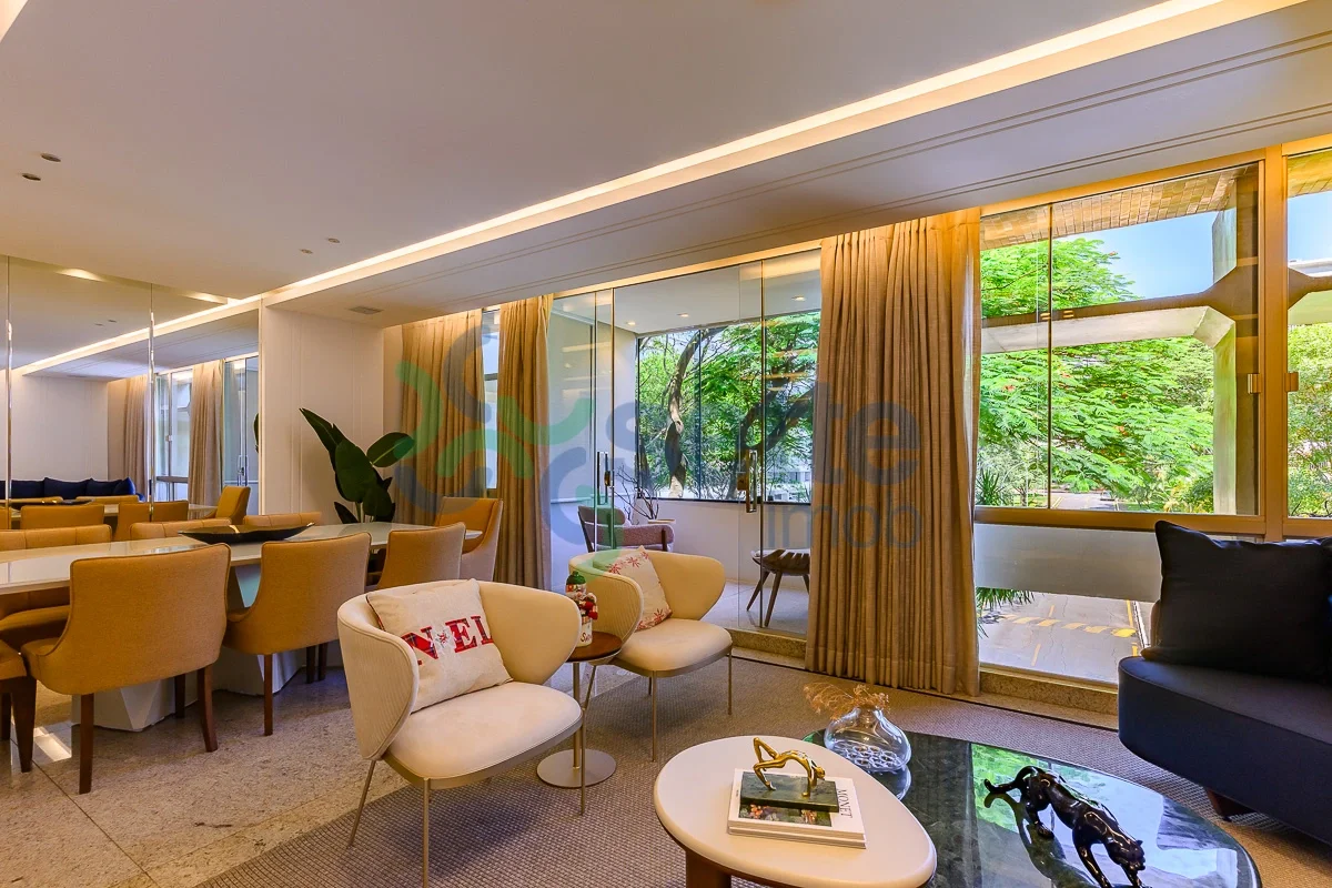 SQS 210 | Apartamento reformado com varanda e vista livreViva momentos agradávei...