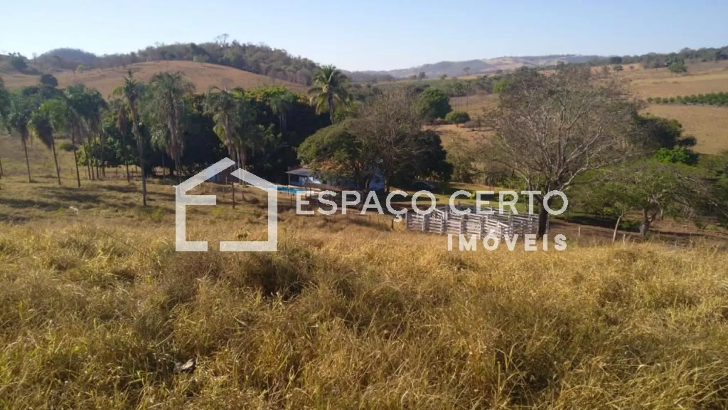 Chácara à venda no município de Itaguari-GO, com 1,6 alqueires de área. Possui c...