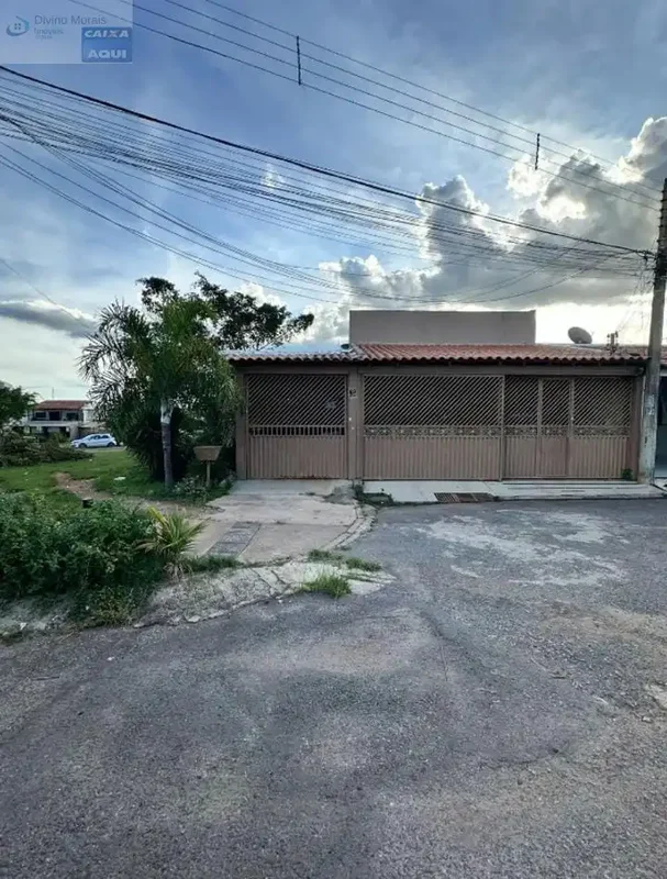Descubra uma casa excelente na QNN 39 Conjunto E, em Ceilândia Norte, DF. Com um...