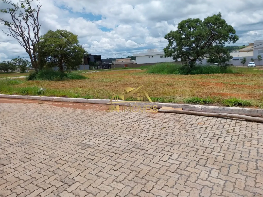 LOTE COMERCIAL / PLANO / PARCIALMENTE MURADO / LOCALIZAÇÃO ESTRATÉGICA* GRANDE O...