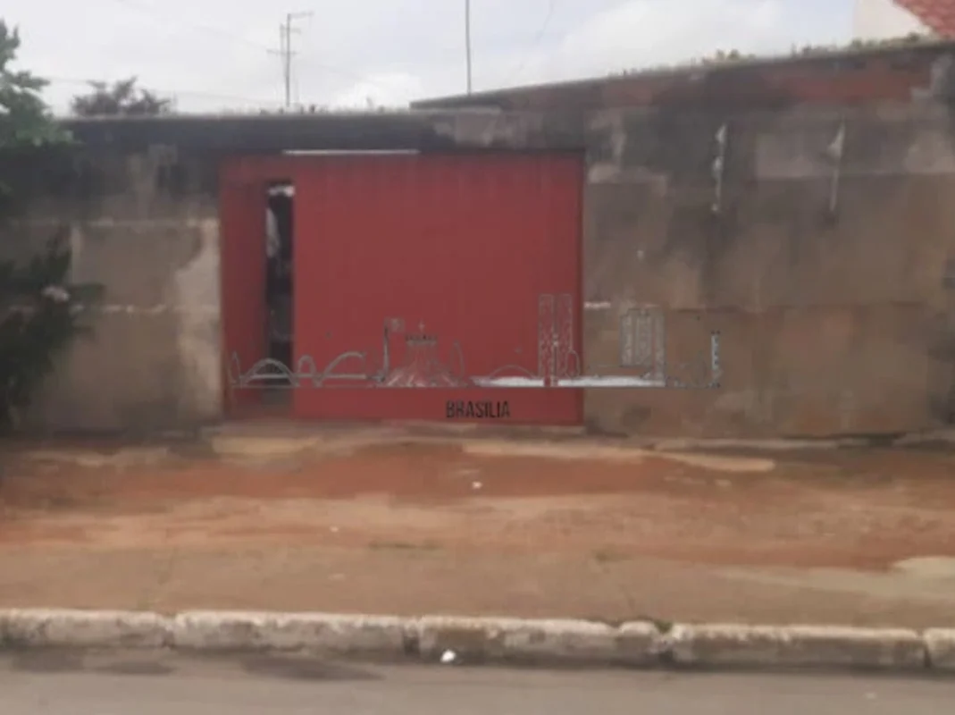 Localizada na QNM 06 D, este LOTE, com 5 kits , Pagamento à vista!Venda através ...