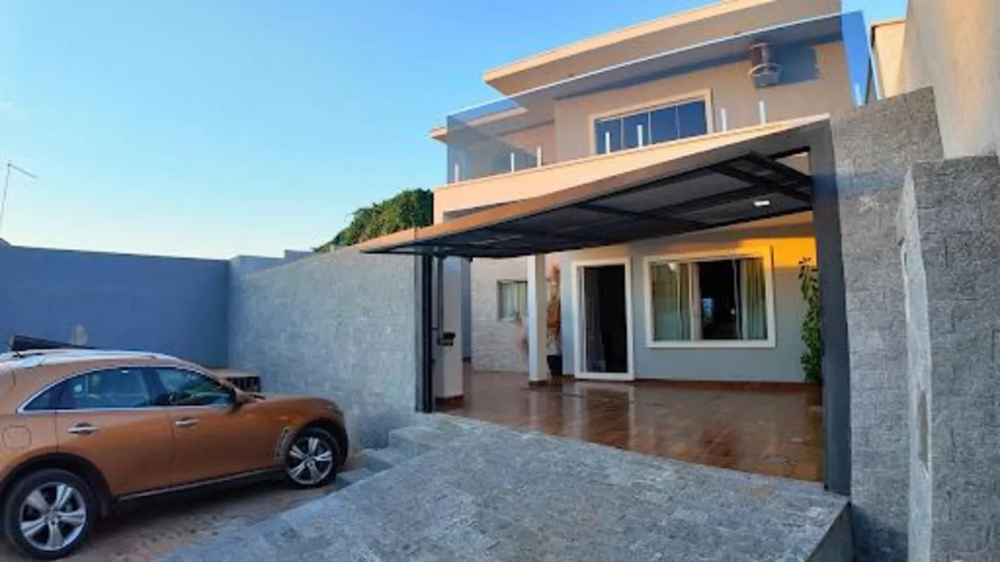 CASA MODERNA SEMIMOBILIADA ARNIQUEIRA LOTE 260M² 3 QUARTOS 1 SUÍTE ESPAÇO GOURME...
