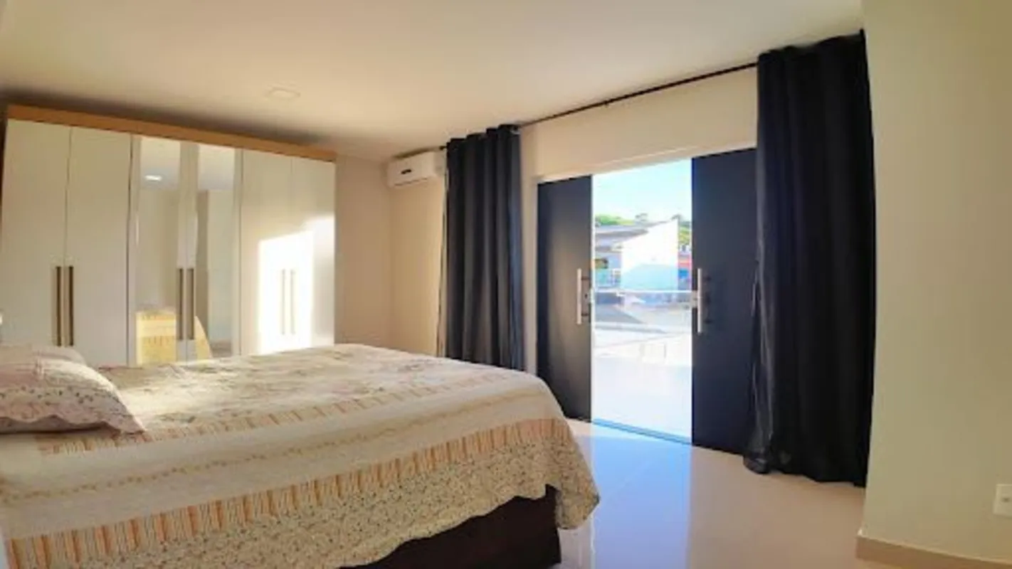 CASA MODERNA SEMIMOBILIADA ARNIQUEIRA LOTE 260M² 3 QUARTOS 1 SUÍTE ESPAÇO GOURME...