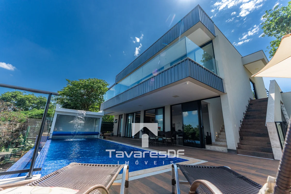 Venda com Exclusividade!!!DADOS GERAIS - Área do Terreno: 1.400m²; - Área Constr...