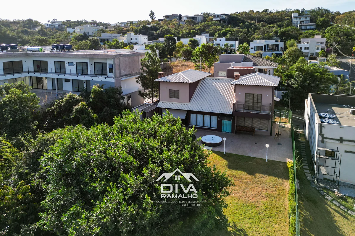 Casa Térrea aconchegante/ Área de 245m² vista para reserva, no Residencial Santa...