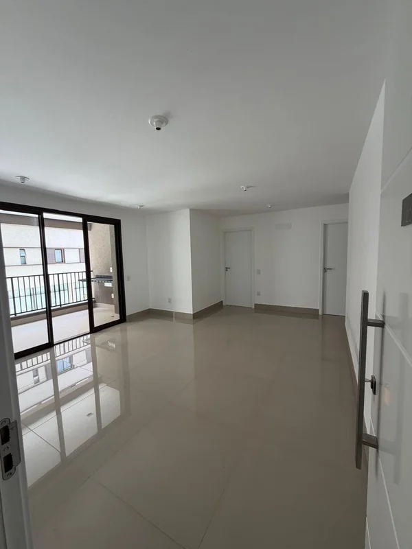 Descubra um apartamento no coração do Guara II, em Brasília, localizado na QI 33...
