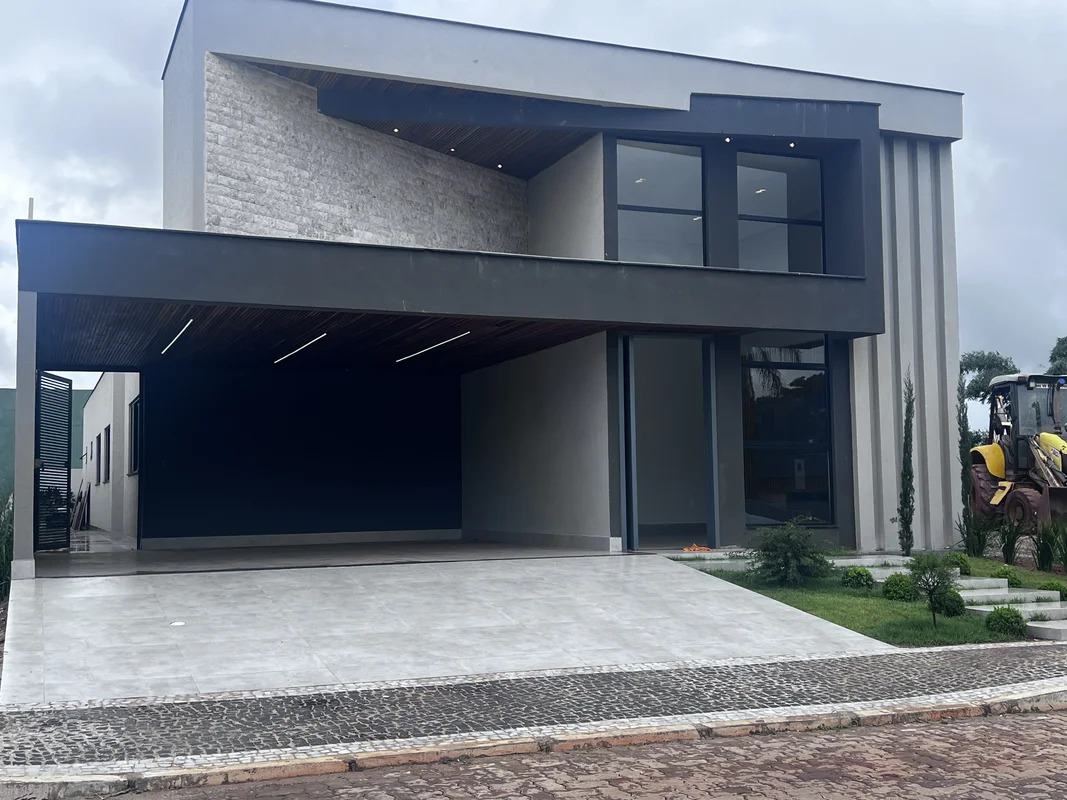 Casa nova com tres suites, sendo um closet, lavado, dispensa, ambiente intregado...