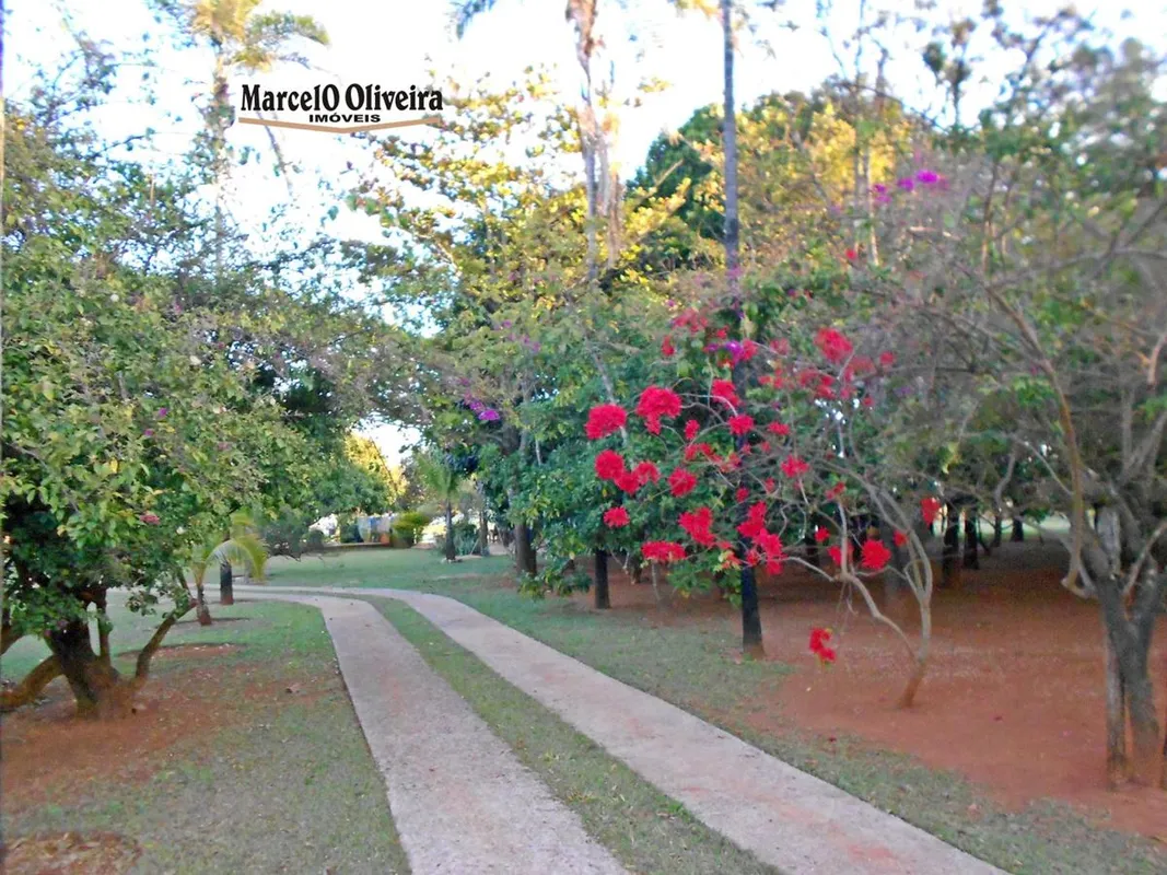 Chácara à venda no Lago Oeste com 40.000 m² (4,0 hectáres);- Toda cercada com ar...