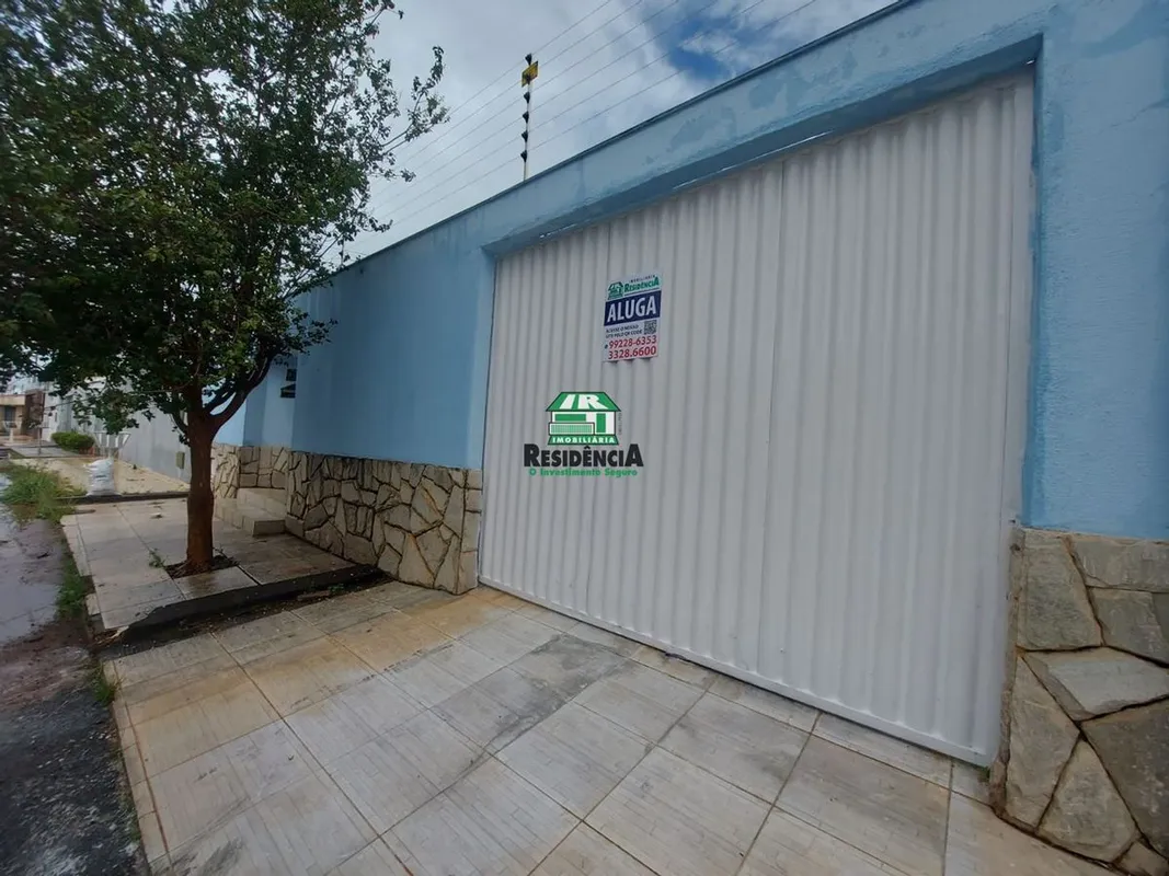 Casa residencial contendo: 03 quartos sendo um suíte com armário planejado, banh...