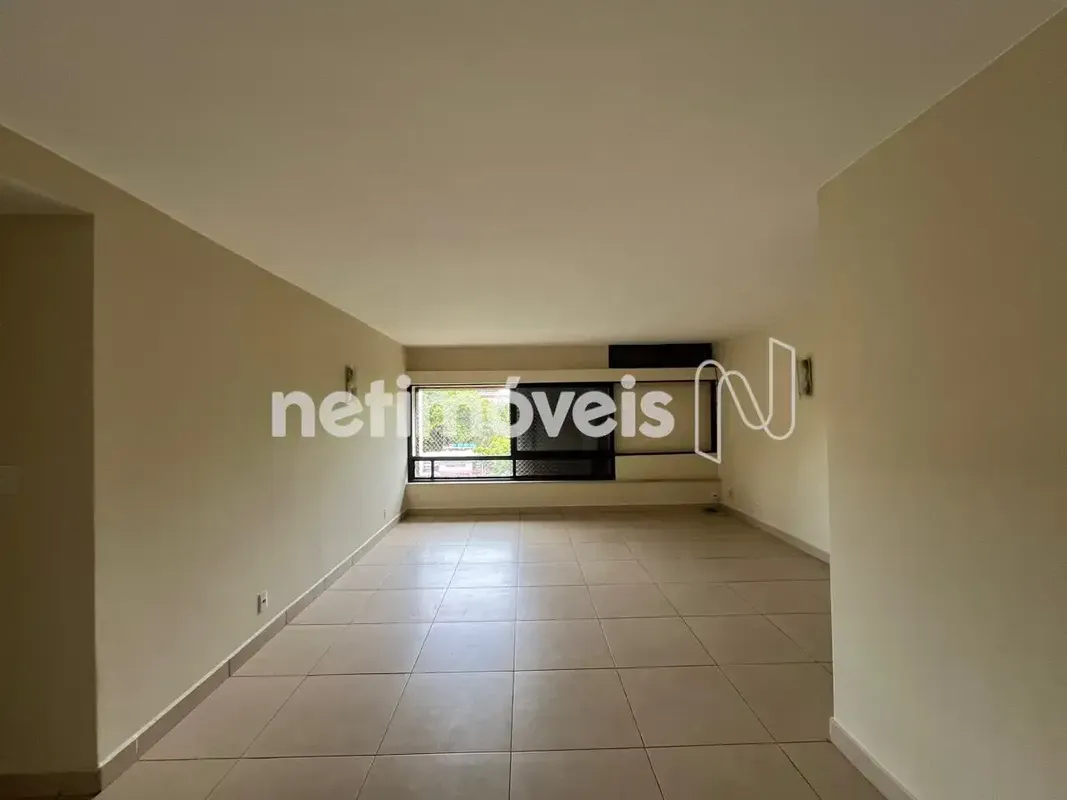  Apartamento à Venda – SQS 104 | 4 Quartos + DCE | 154 m² | Desocupado Excelente...