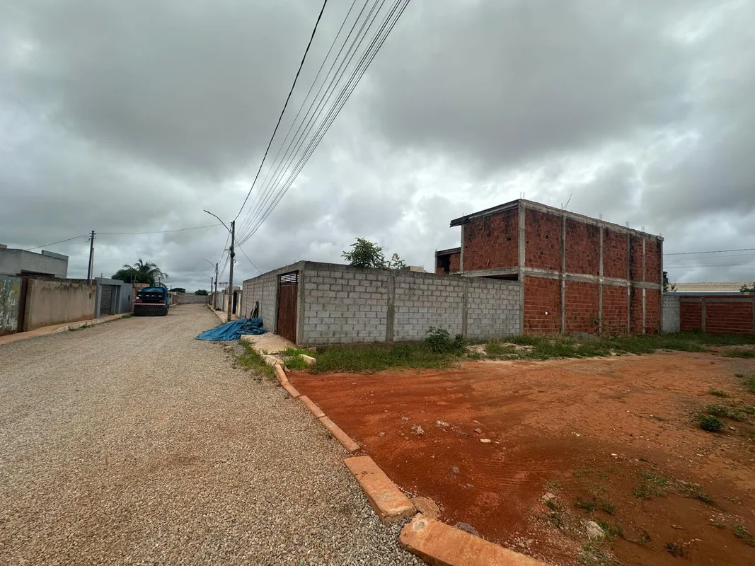 Lote de 400 metros, com registro e fornecimento da Neoenergia.-ROD DF-240, KM 86...