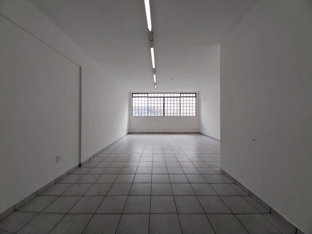 QNB 14 - Taguatinga Norte/DF.Imóvel:Sala comercial com banheiro social.Localizaç...