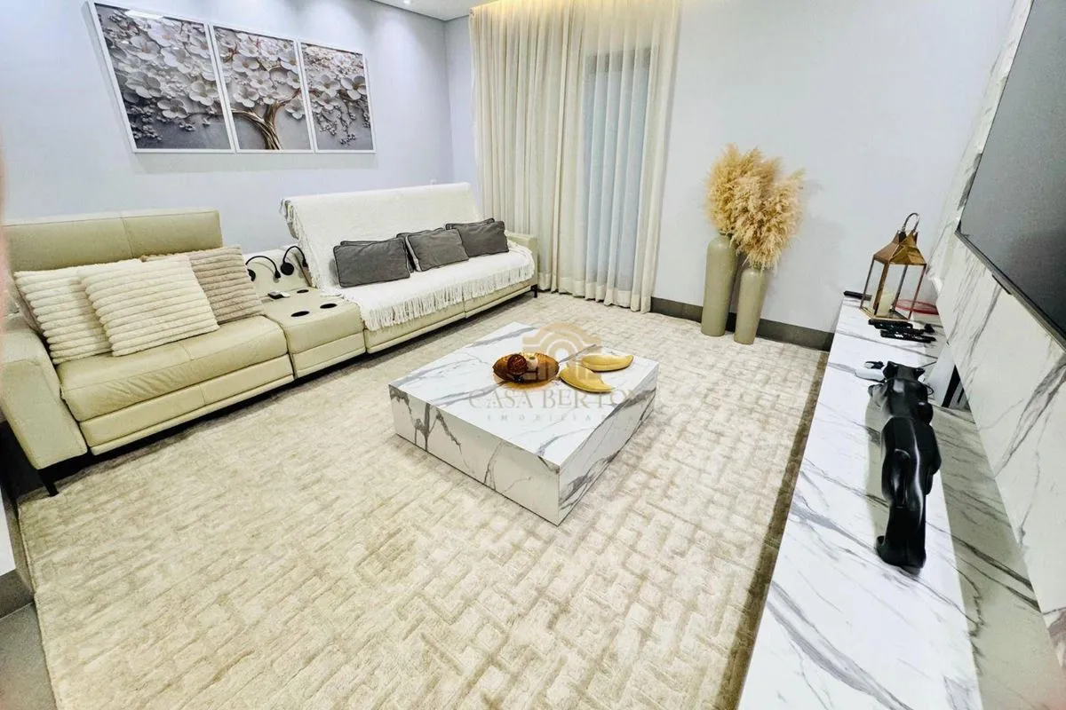 CASA SOLTA RUA 12 VICENTE PIRES LOTE 420M² 4 SUÍTES PISCINA AQUECIDA SAUNACasa m...