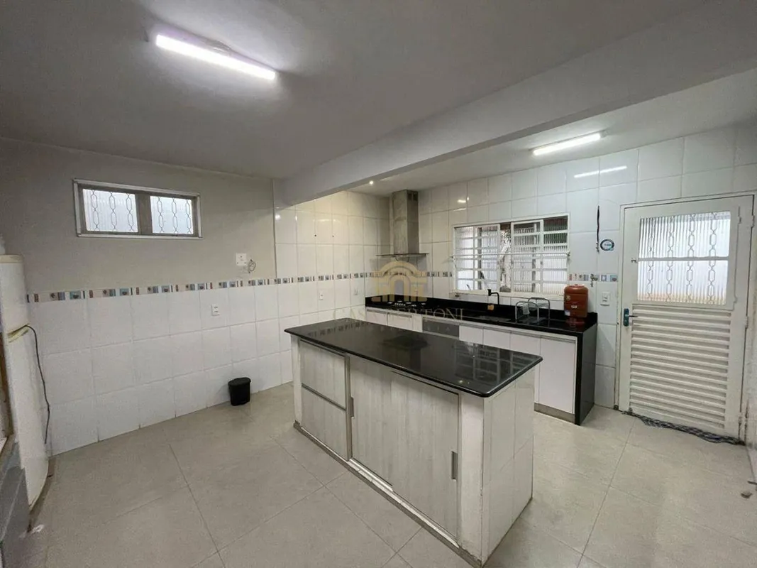2 CASAS NO MESMO TERRENO EM CONDOMÍNIO ARNIQUEIRAS LOTE 400M² 6 QUARTOS 2 SUÍTES...