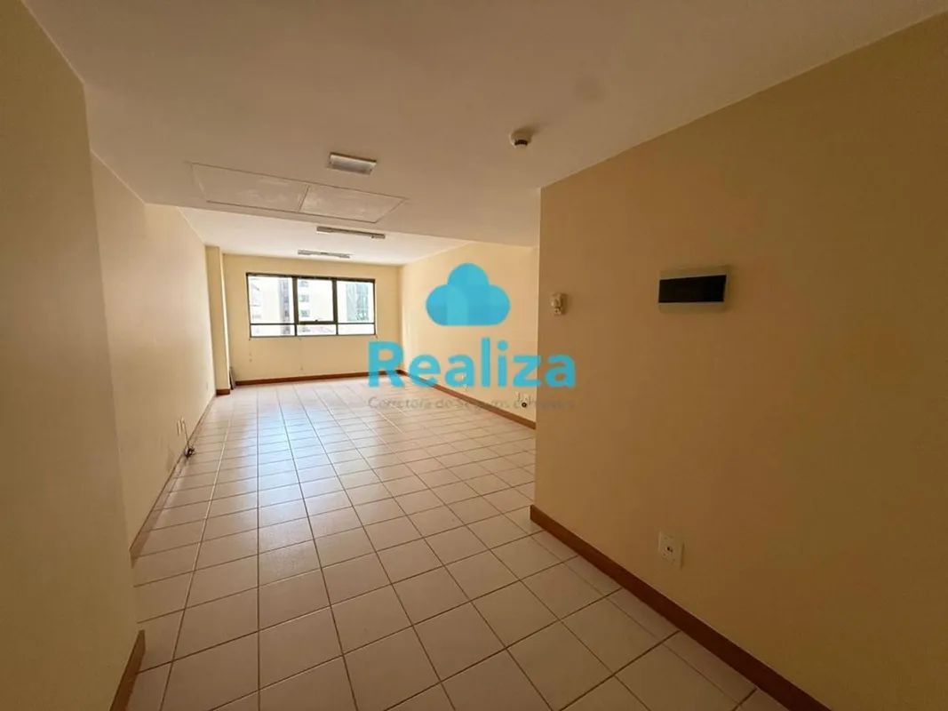 Excelente sala em vão livre com banheiro, o local é adequado para empresa que pr...