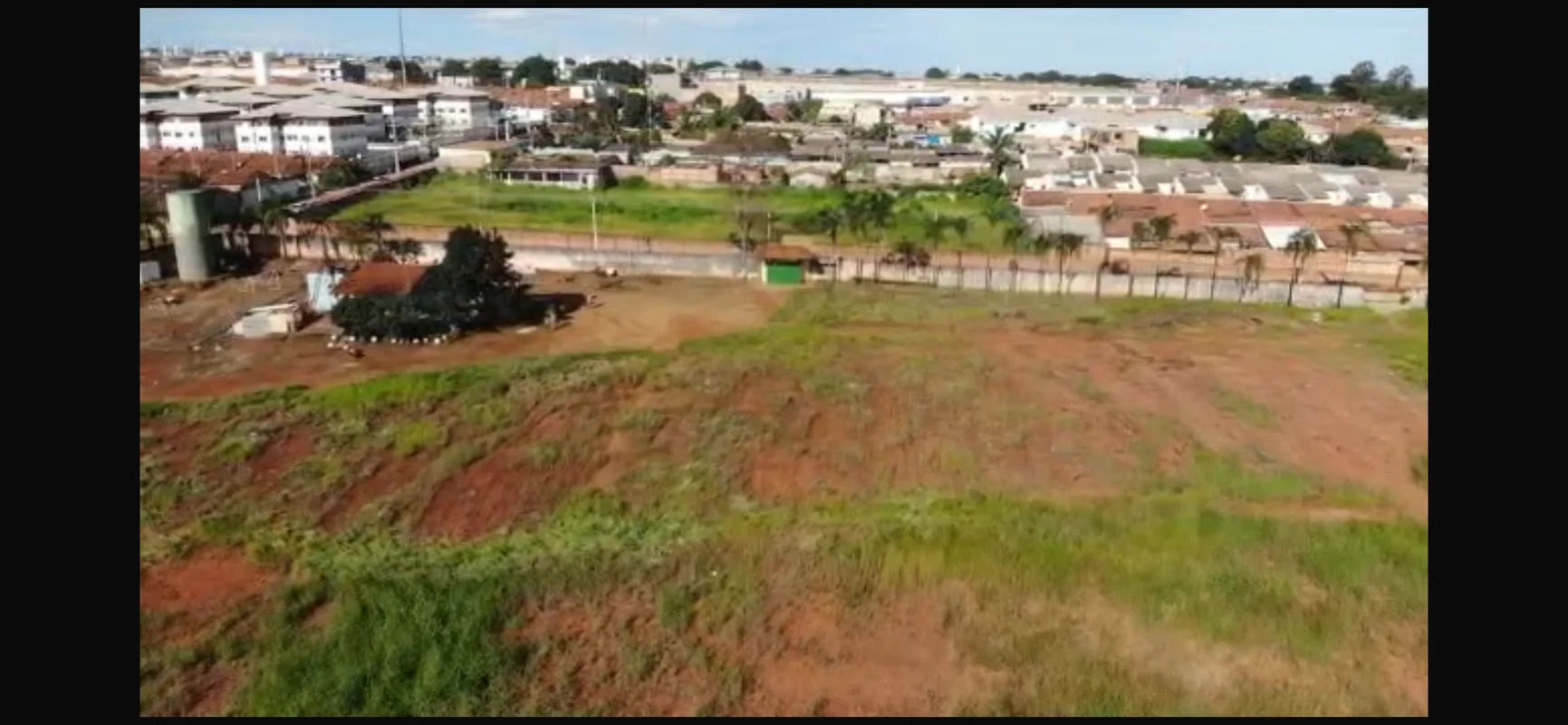 OPORTUNIDADE – Vende-se 42.900 m² em área urbana de Valparaíso de GoiásLote loca...
