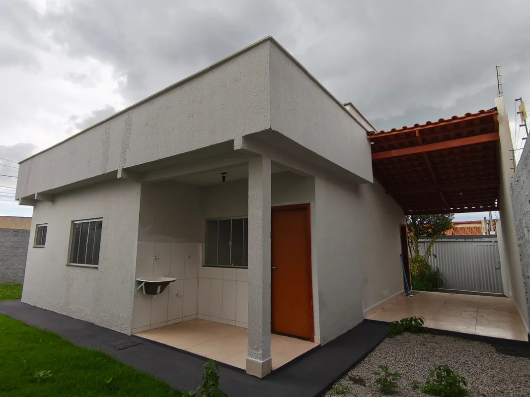 Descubra esta casa charmosa e completamente reformada no bairro Nova Olinada, em...