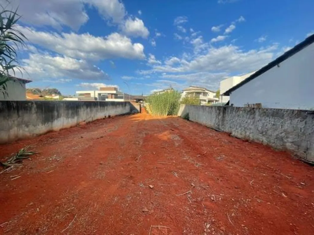 LOTE EM CONDOMÍNIO FECHADO 400M² MURADO ATERRADO PORTARIA 24H PROJETO INCLUSOExc...