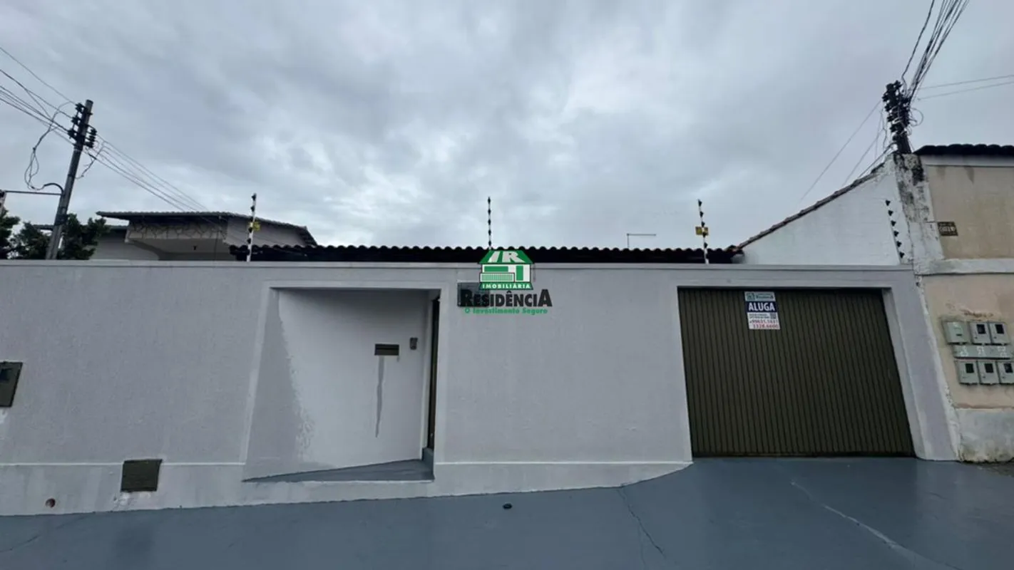 Casa Santo André- Área total 360m²- Área construída 200m²- 3 quartos sendo duas ...