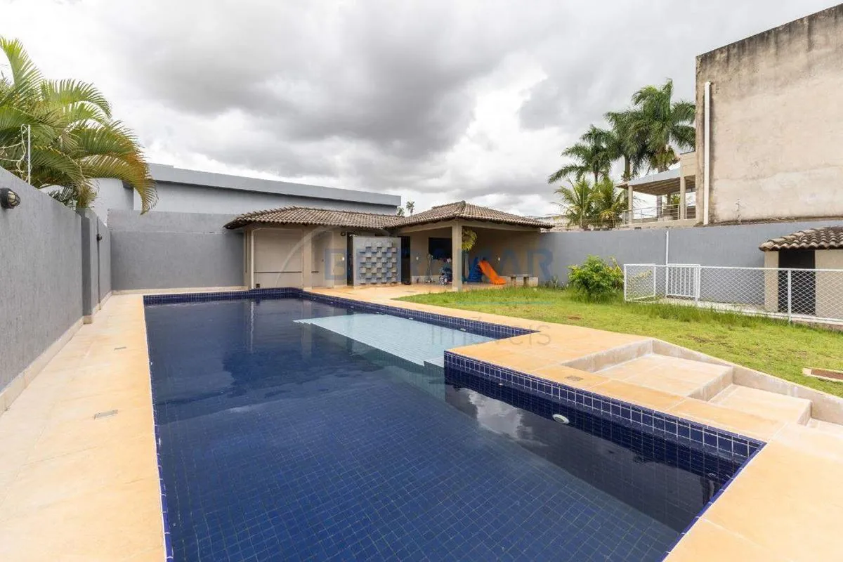 Casa de Alto Padrão para Aluguel | 4 Quartos (3 Suítes) | Lazer Completo com Pis...