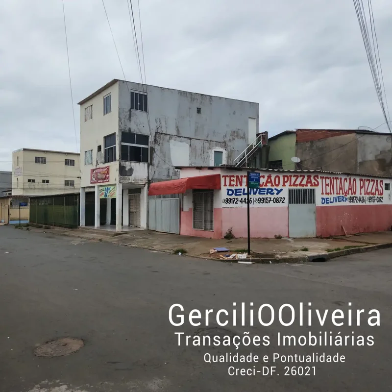 O prédio misto na Quadra 26 Conjunto B, Esquina, no Setor Central do Paranoá DF,...