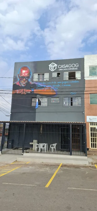DOIS PRÉDIO EM FRENTE A PRAÇA, PRÓXIMO AO POLO DE MODAS COM AMPLO ESTACIONAMENTO...