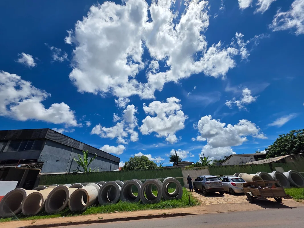 VENDO LOTE COMERCIAL COM 16 METROS DE FRENTE E ÁREA TOTAL DE 600 M², ENTRADA PRI...