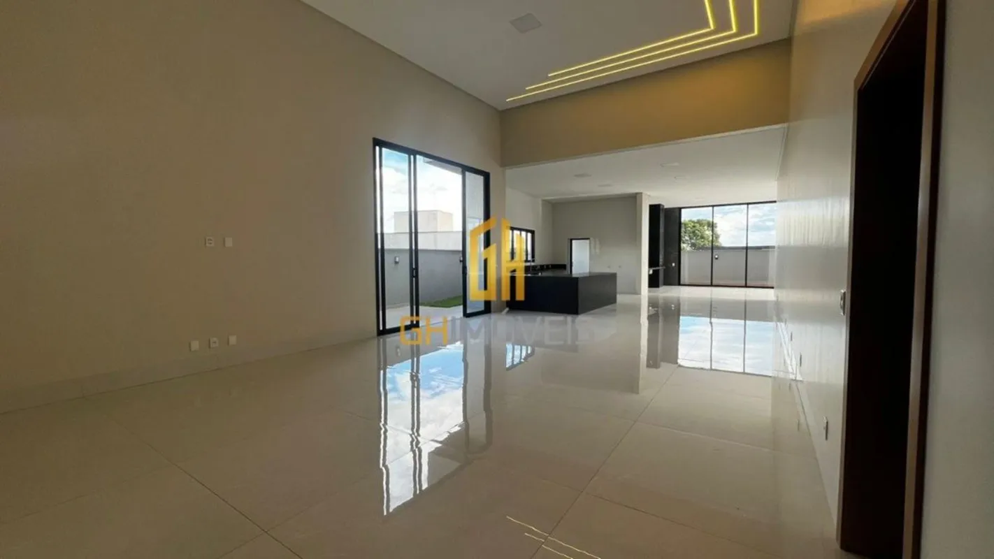 Casa com 4 quartos no Portal do Sol Garden, em terreno com 565m² com 333m² de ár...