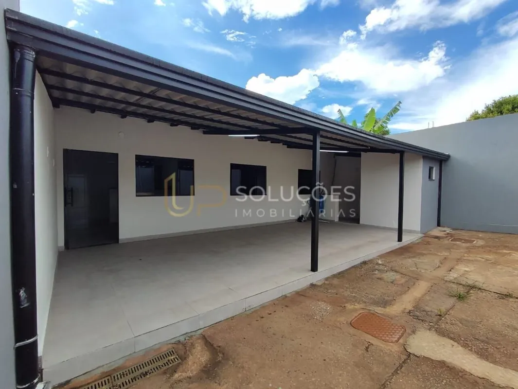 2 Quartos | Condomínio | Portão Eletrônico | IPTU Desmembrado | R$ 420.000,00Ter...
