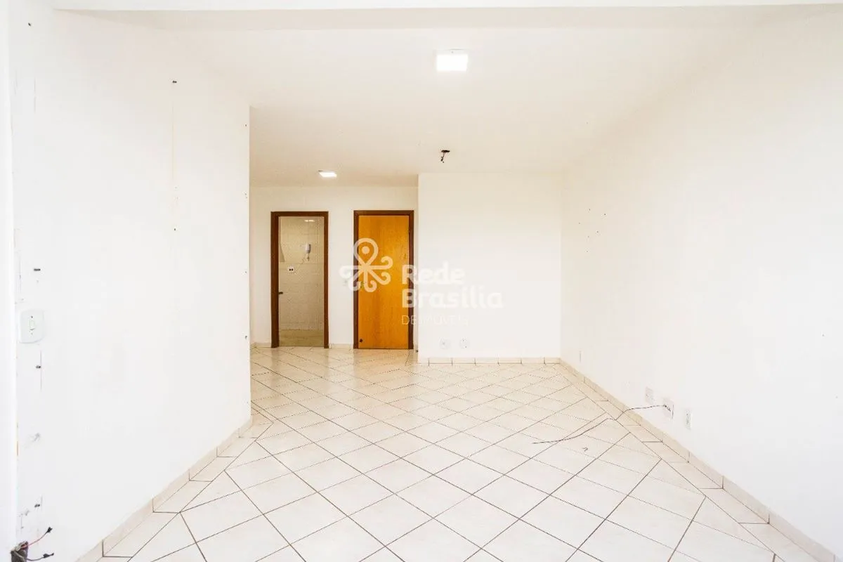 Residencial Petrópolis - Sobradinho Elevador e vaga de garagem.Apartamento de ca...