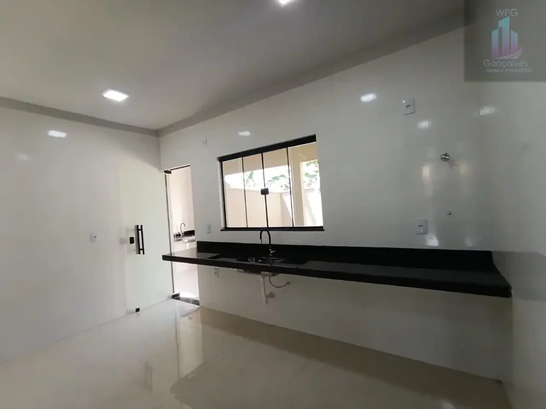 CASA MODERNA Abaixo da Av. Rio Verde e 7 minutos Buriti Shopping Excelente oport...