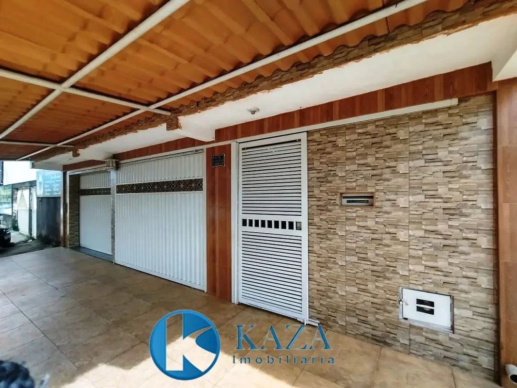 Casa ampla, com ambientes generosos, bem distribuídos e integrados à rotina de q...