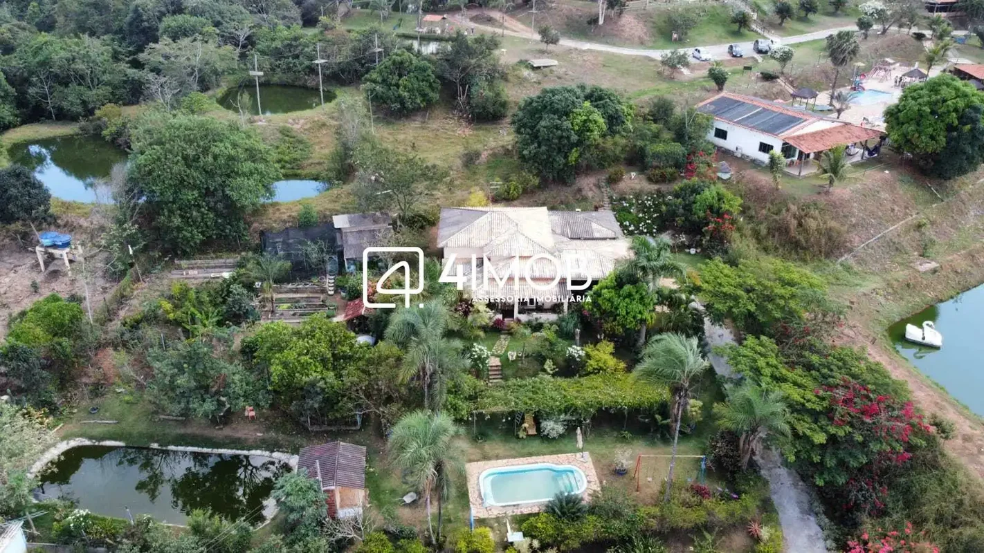 Imagine viver ou descansar em um verdadeiro refúgio, cercado pela natureza, com ...