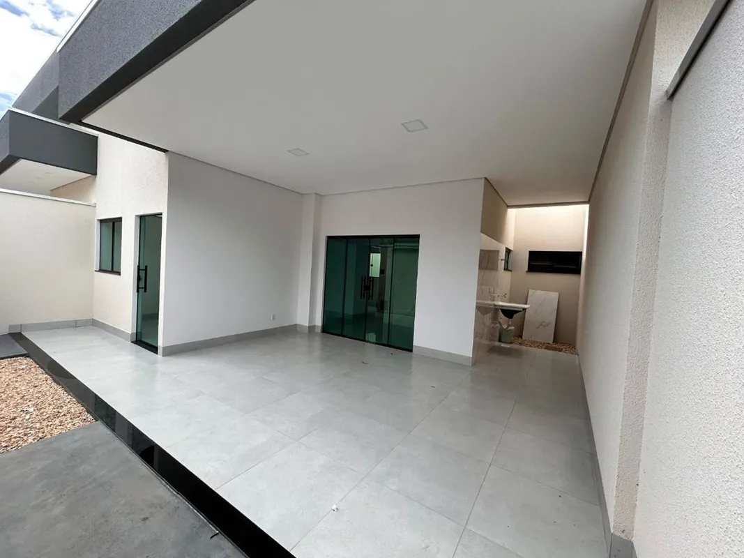 Descubra o conforto e a praticidade desta charmosa residência localizada em posi...
