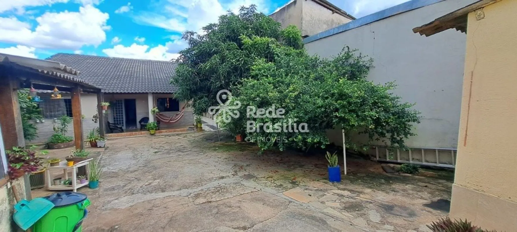 Oportunidade imperdível para adquirir uma casa e uma loja de 45m², em lote comer...