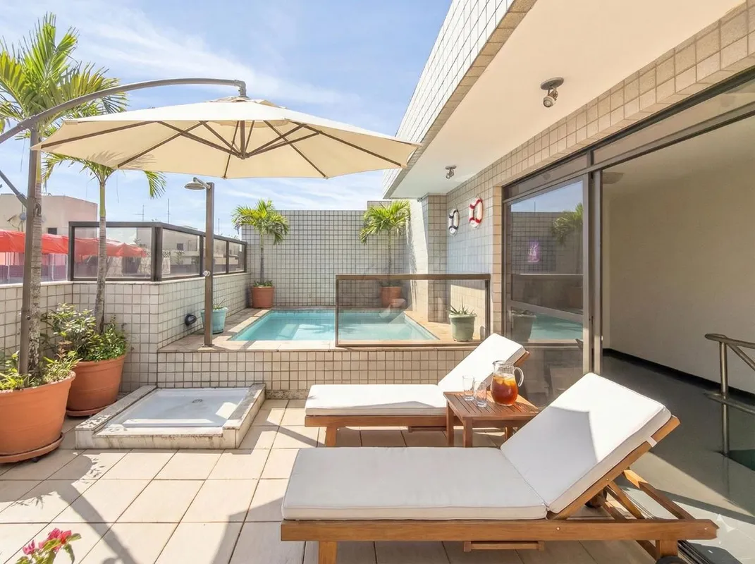 COBERTURA DUPLEX COM JACUZZI E VISTA LIVRE À VENDA NA SQN 212!Um espaço pensado ...