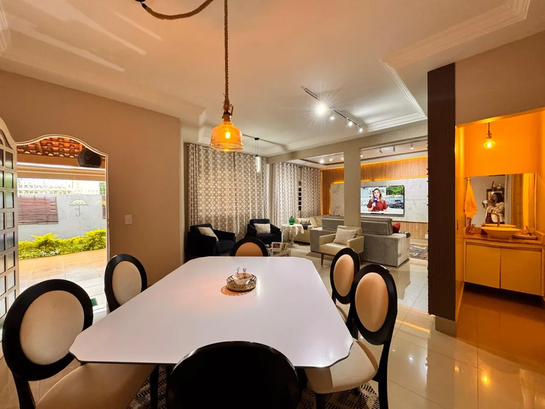 Vendo Casa – Rua 4, Vicente PiresExcelente casa solta, toda na laje, com projeto...