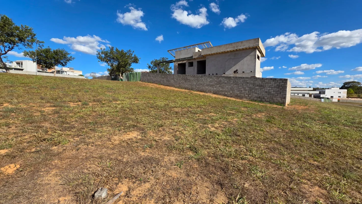ESPECIFICAÇÕES DO LOTE:- Lote em condomínio fechado- Aceita financiamento bancár...