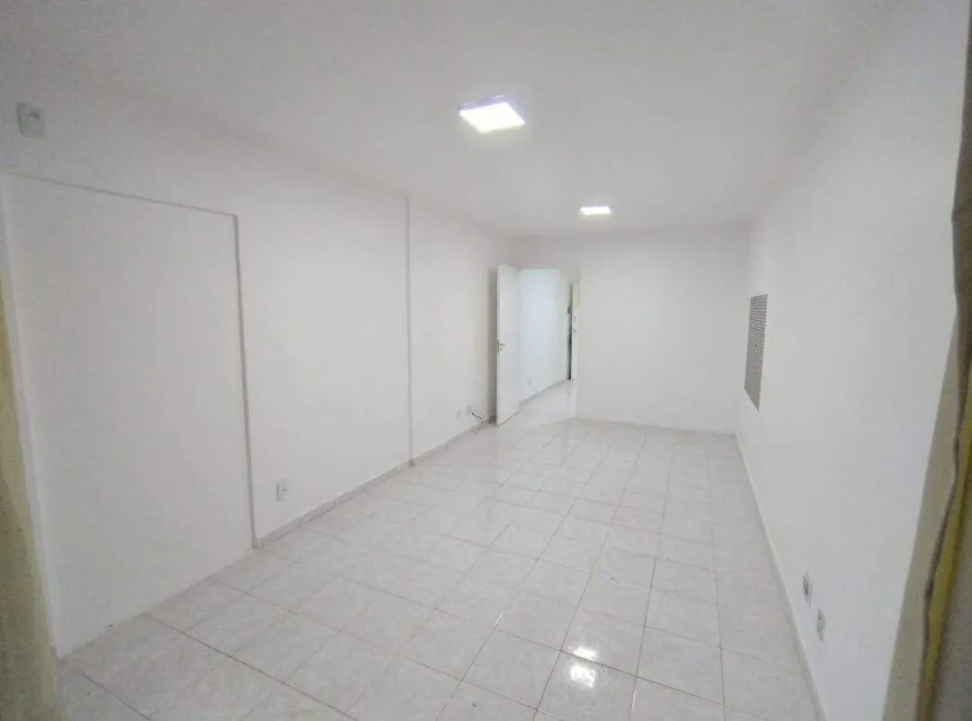 Oportunidade para Investidores - Sala Comercial de 31 m²Excelente sala comercial...