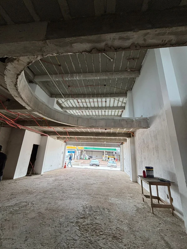 LOJA COM SOBRELOJA PARA ALUGUEL NO VALPARAISO-GO.-Loja 150m2 sobreloja 150m2 (30...