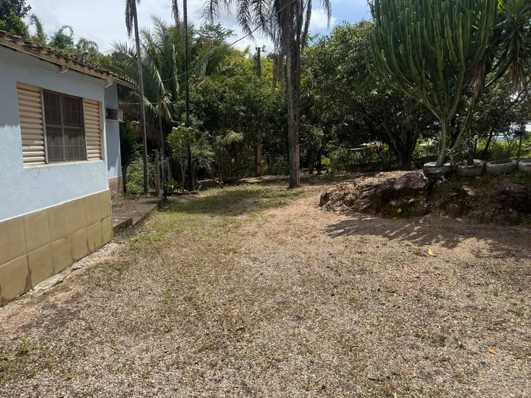 CHÁCARA À VENDA - EXCELENTE OPORTUNIDADE Chácara muito bem equipada, com área t...