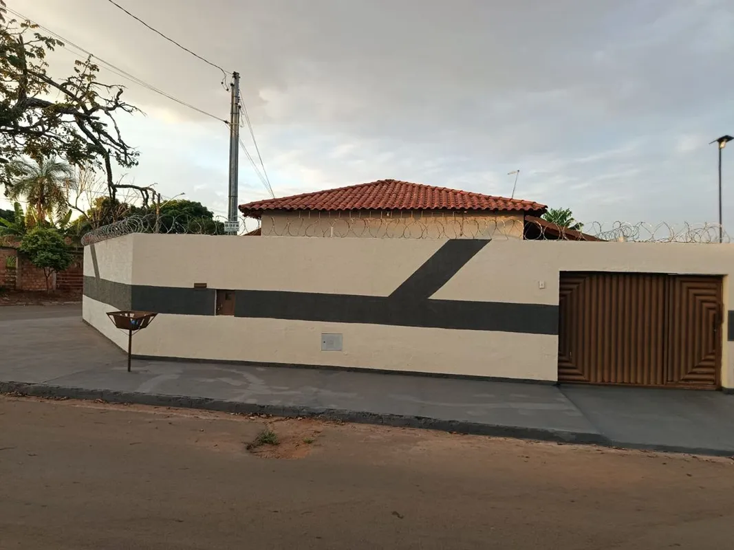Casa no setor Aeroporto Sul 2 Em Aparecida de Goiânia Casa de 3/Quartos sendo 1/...