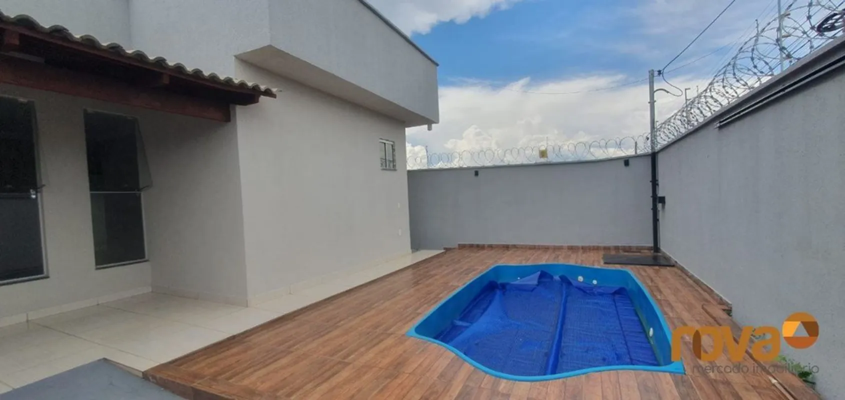 Casa 3 quartos, sendo 1 suíte com closet ,piscina, varanda gourmet com churrasqu...