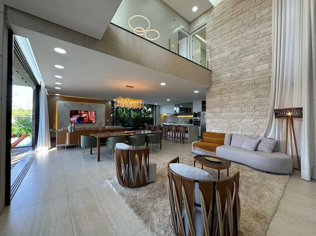 Sobrado de Alto Padrão no Portal do Sol Golfe – Esquina, 450 m² Construídos e 10...