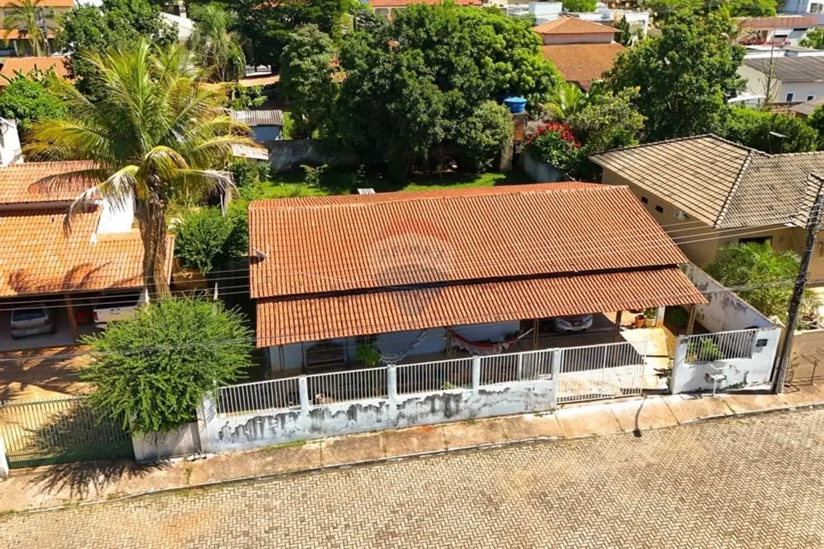 Descubra o seu novo lar no coração do Jardim Botânico, Brasília!Esta excepcional...