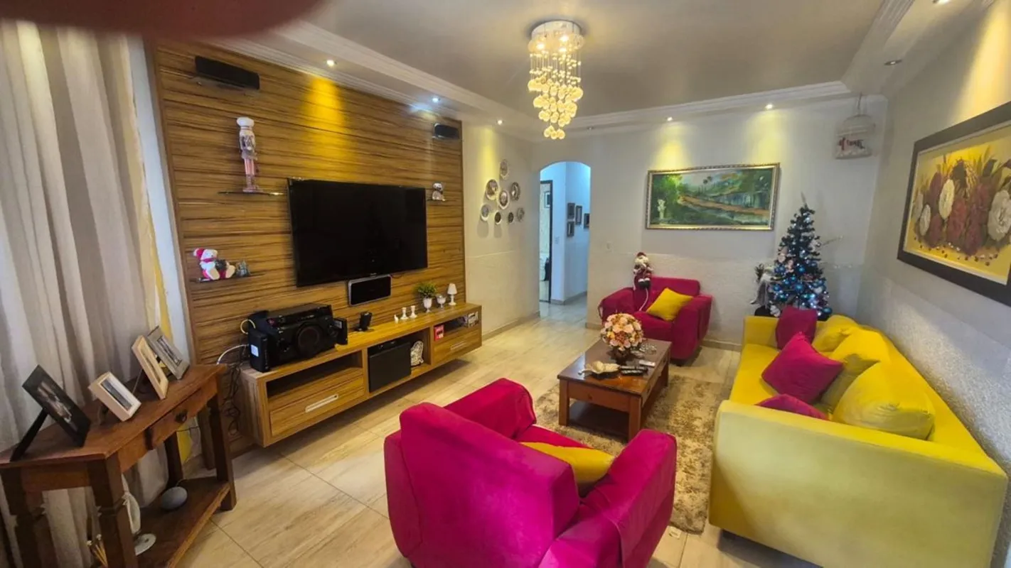 Casa toda reformada espaço conforto , apresentamos uma casa reformada bom gosto,...